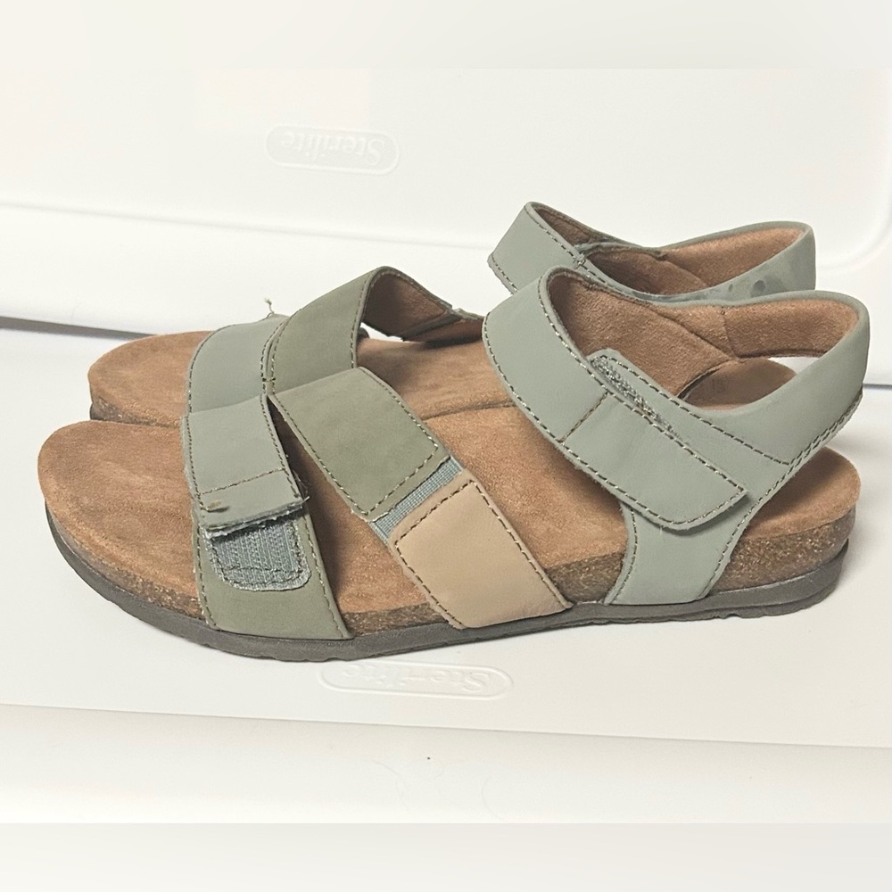 Earth Origins Woman’s Sandals Blue Size 7.5 NEW